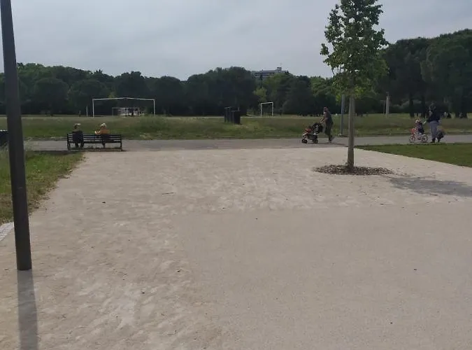 Le Nomade, Parc Montcalm Et Stationnement Prive